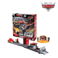 Disney Pixar JDJ02 Piston Cup Stunt Track Set with Lightning McQueen Toy Car, Ages 4+